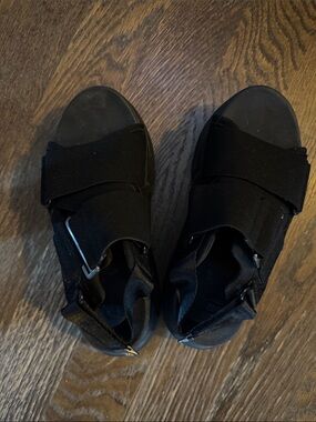 UGG Women's Black Elastic Strap Sandals
